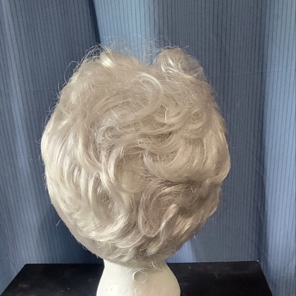 Paula Young wig euc average 60b - Picture 3 of 6